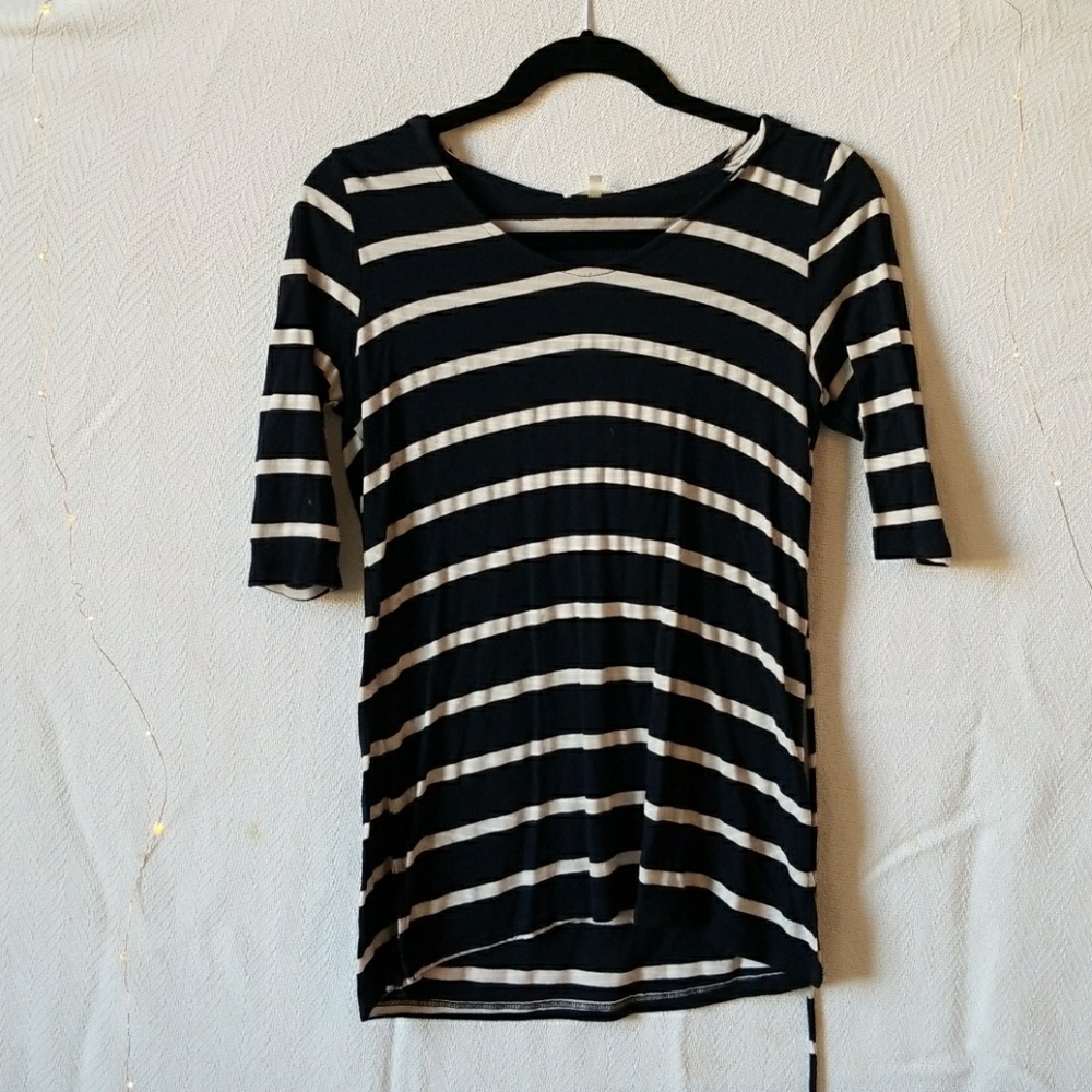 Half sleeve striped hooded tee